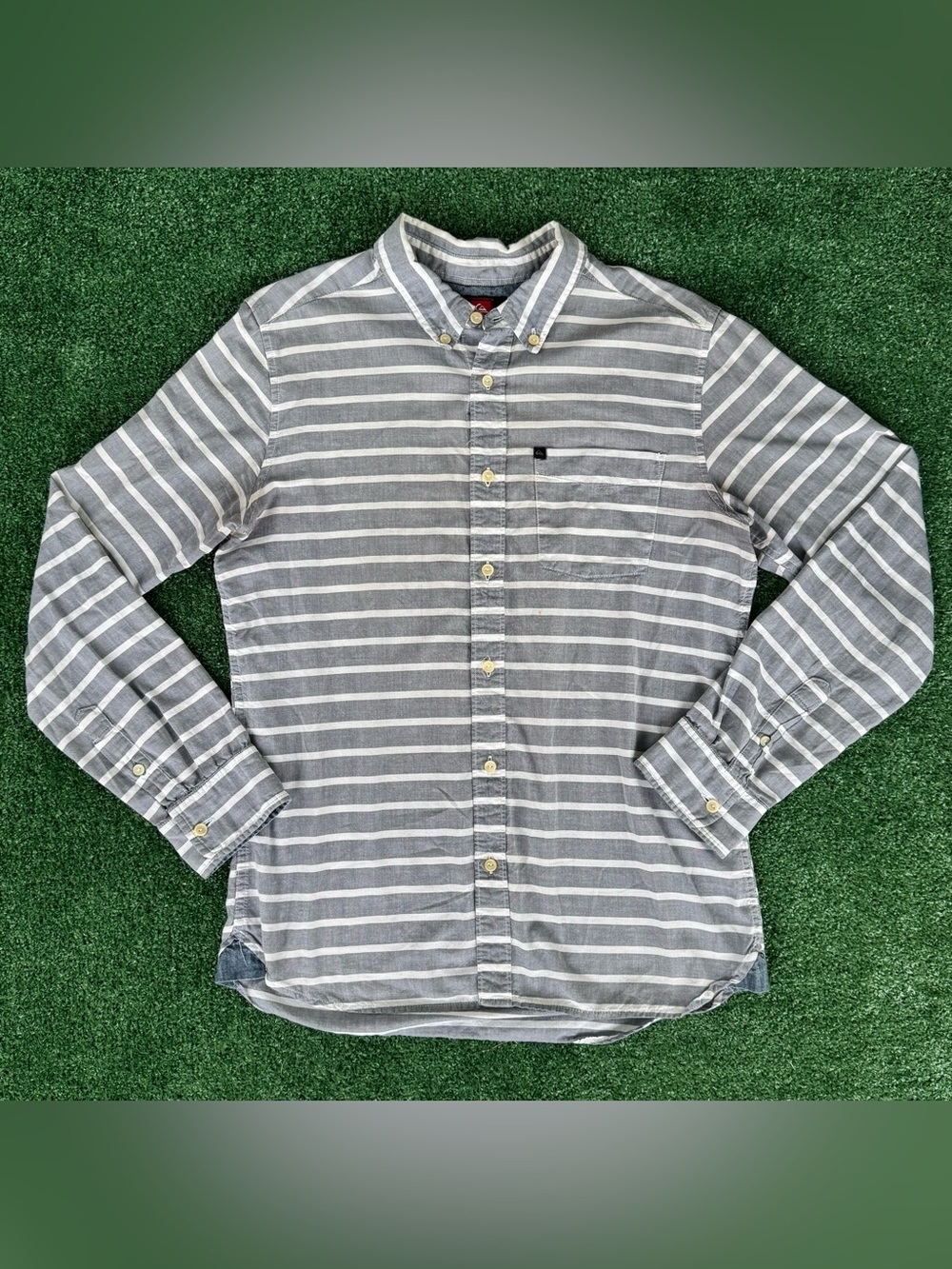 Vintage Quicksilver Grey White Striped Button Down Long Sleeve Shirt Size SM